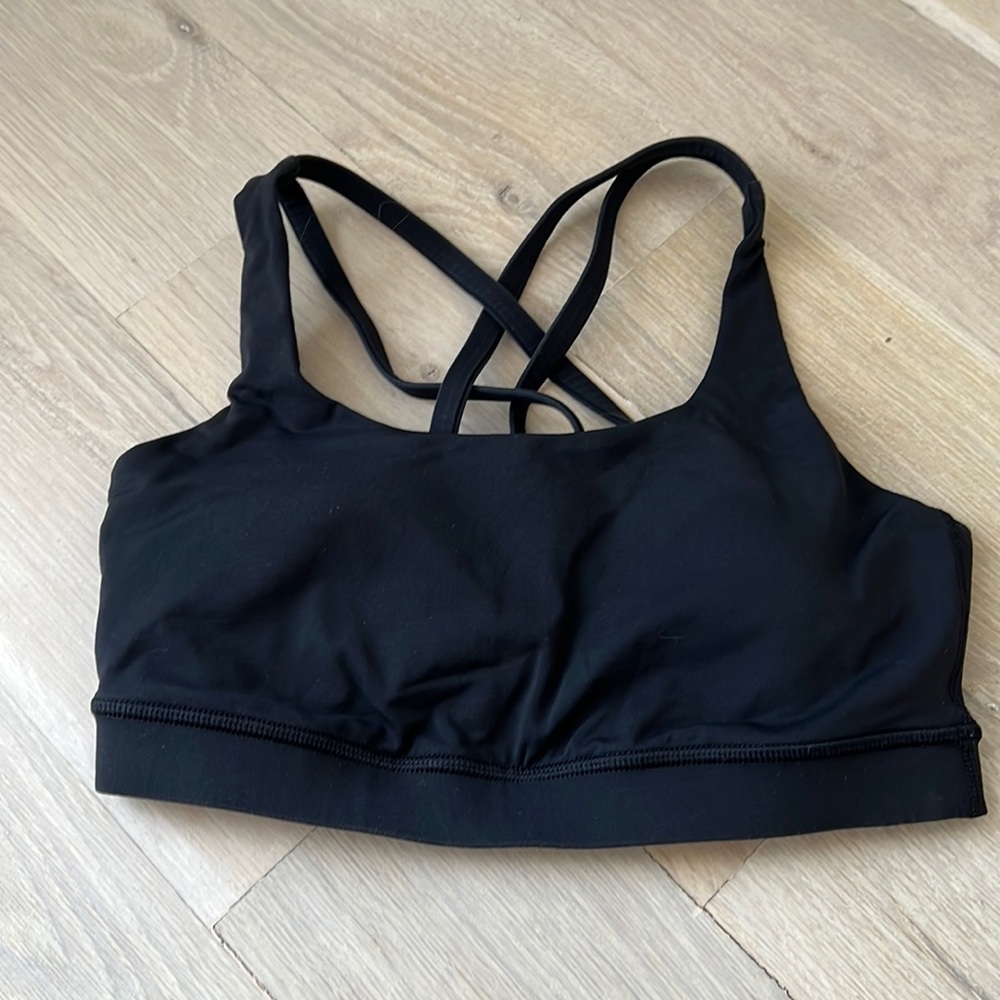 Lululemon sport bra size 6, in good condition.